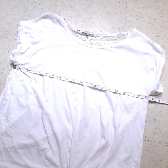 GUESS | White t shirt with front tie and lace back - Picture 8 of 8